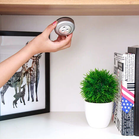 CARILLONSàVENT Lot De 4 Lampe Spot LED Autocollant Éclairage Supplémentaire Alimenté Par 3 Piles/Batteries Pour Penderie/Placard/Étagère/Entrée/Cuisine/Passage - Blanc Carivent 4 CARILLONSàVENT Lot De 4 Lampe Spot LED Autocollant Éclairage Supplémentaire Alimenté Par 3 Piles/Batteries Pour Penderie/Placard/Étagère/Entrée/Cuisine/Passage - Blanc Carivent – Image 4